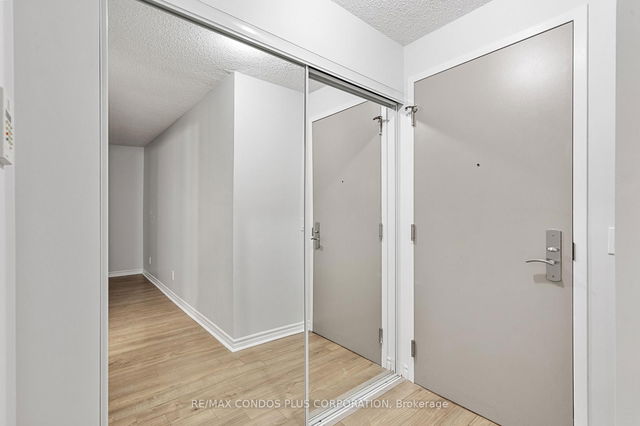 911 - 763 Bay Street
