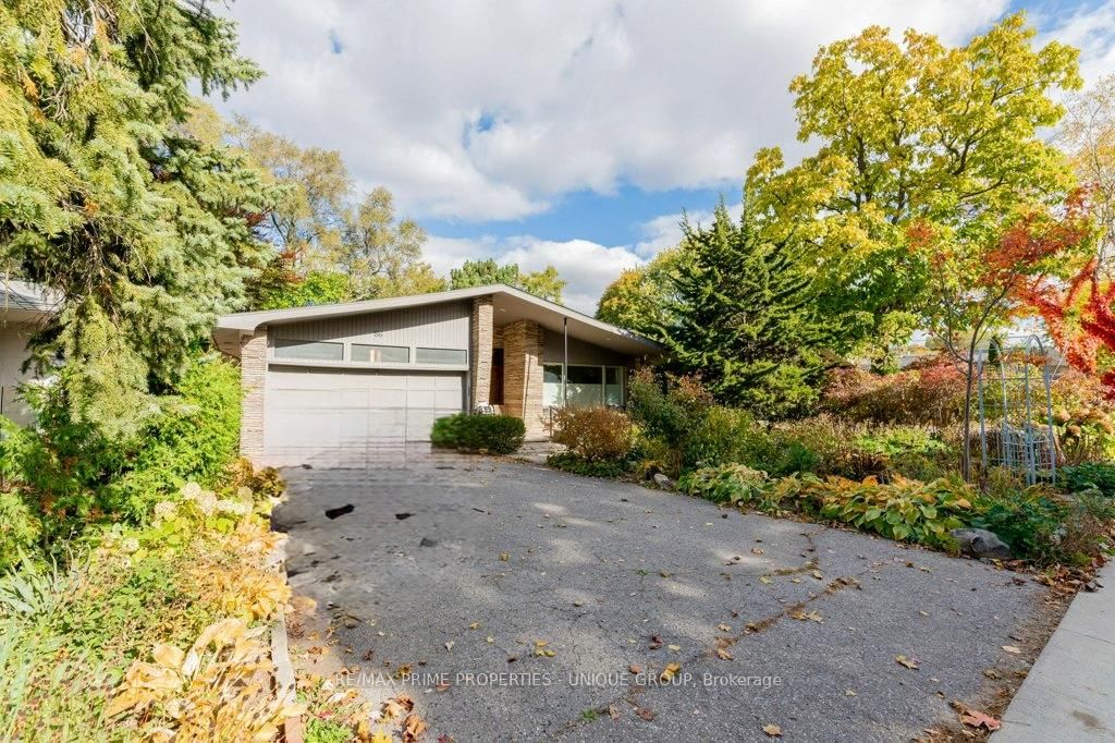 Detached House for sale at 86 Prue Avenue, Toronto, Englemount-Lawrence, M6B 1R5 - MLS: C12169350