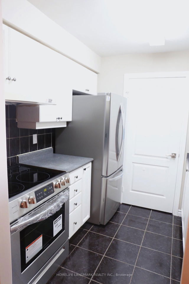 810 - 18 Sommerset Way