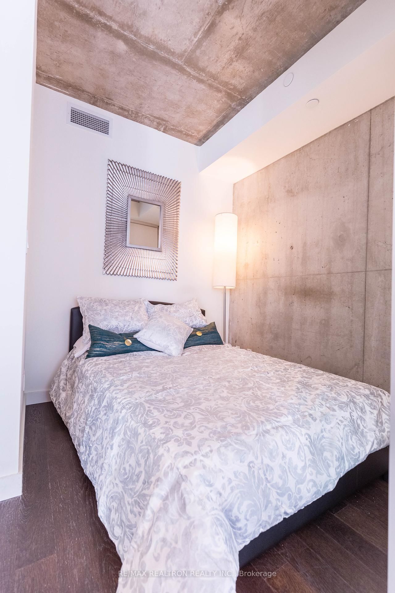 Condo for sale at 1001-111 Bathurst Street, Toronto, Waterfront Communities C1, M5V 2R1 - MLS: C12170206
