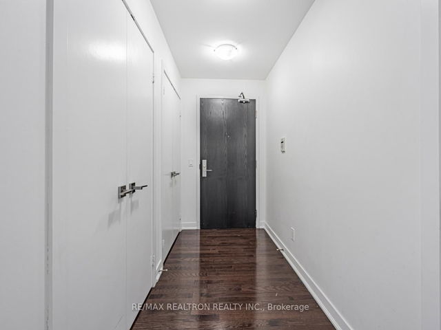 1606 - 770 Bay Street