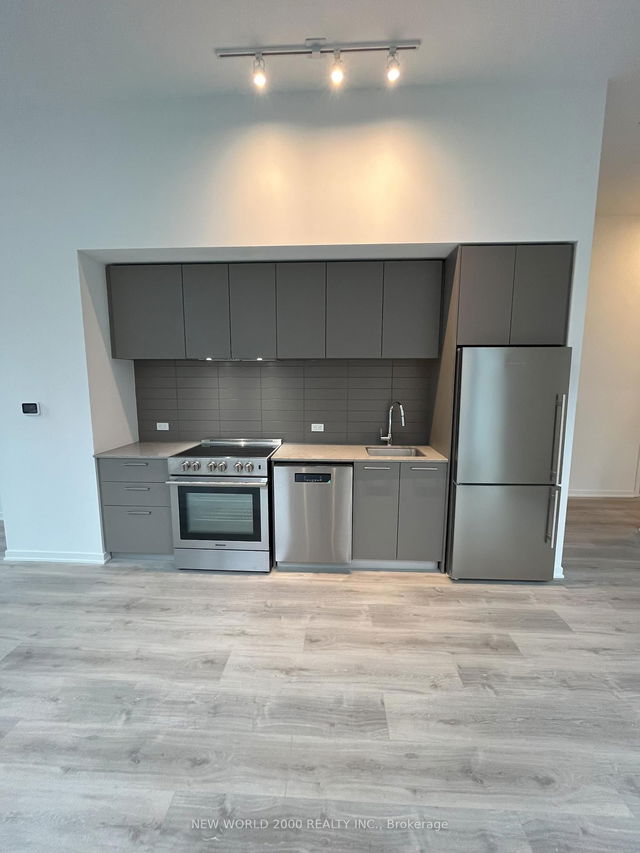 510 - 101 Roehampton Avenue