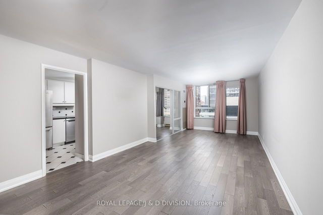 1004 - 717 Bay Street