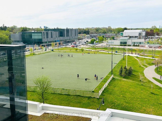712 - 27 McMahon Drive