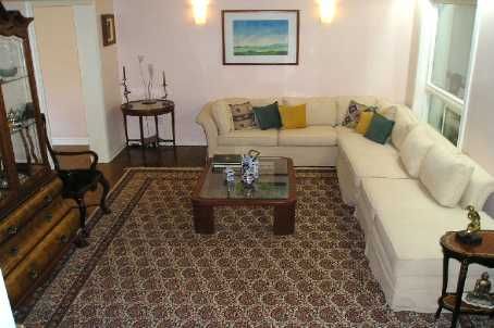 6 Bannatyne Dr, Toronto, M2L2N7 | Image 2