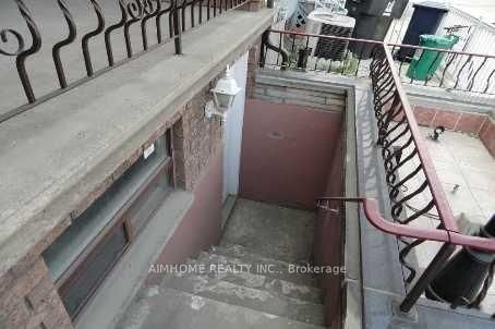 598 Bathurst Street