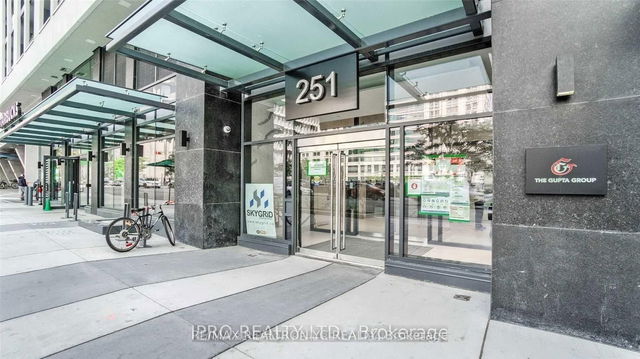 832 - 251 Jarvis Street