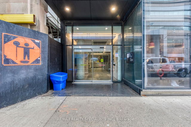 1405 - 215 Queen Street