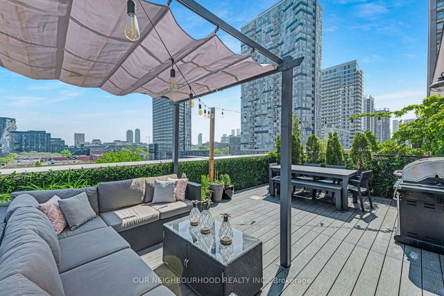 PH2 - 736 Dundas Street