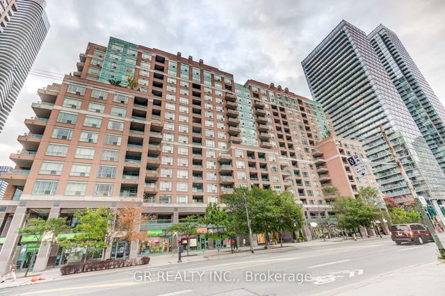 704 - 889 Bay Street