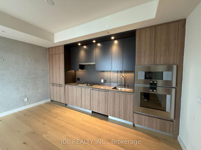 1301 - 81 Wellesley Street