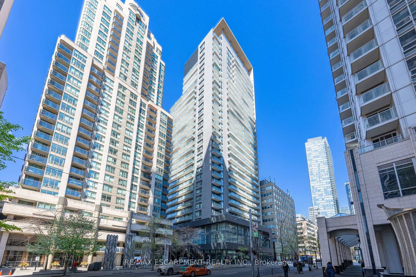Condo for lease at 1702-770 Bay Street, Toronto, Bay Street Corridor, M5G 1N6 - MLS: C12172060