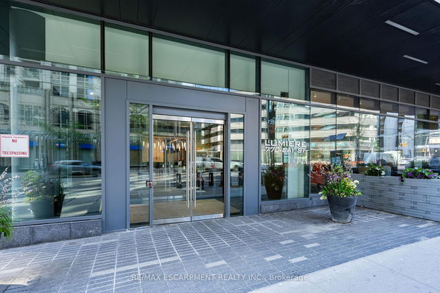 1702 - 770 Bay Street