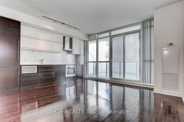 1008 - 770 Bay Street