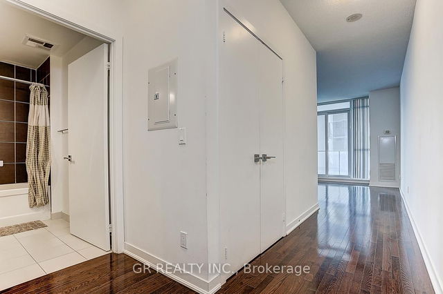 1008 - 770 Bay Street
