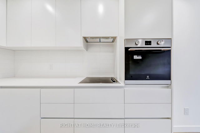 302 - 1082 St. Clair Avenue