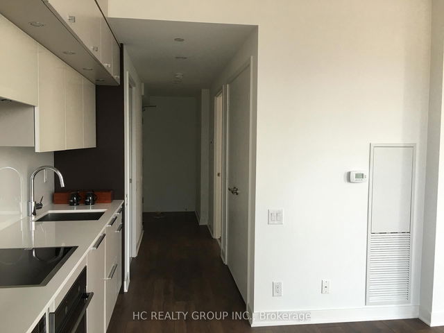 1605 - 15 Grenville Street