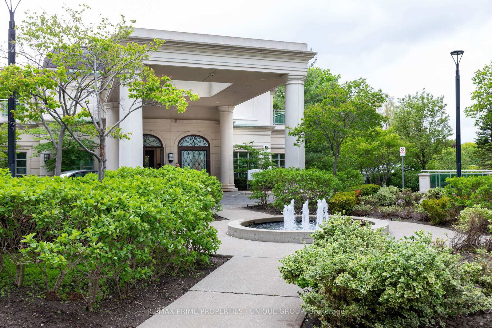 Condo for sale at 218-20 Bloorview Place, Toronto, Don Valley Village, M2J 0A6 - MLS: C12172654