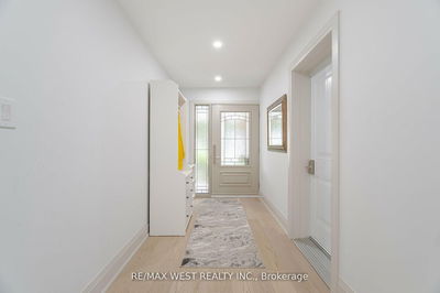 50 Bruce Farm Dr, Toronto - Bayview Woods-Steeles image-0-3