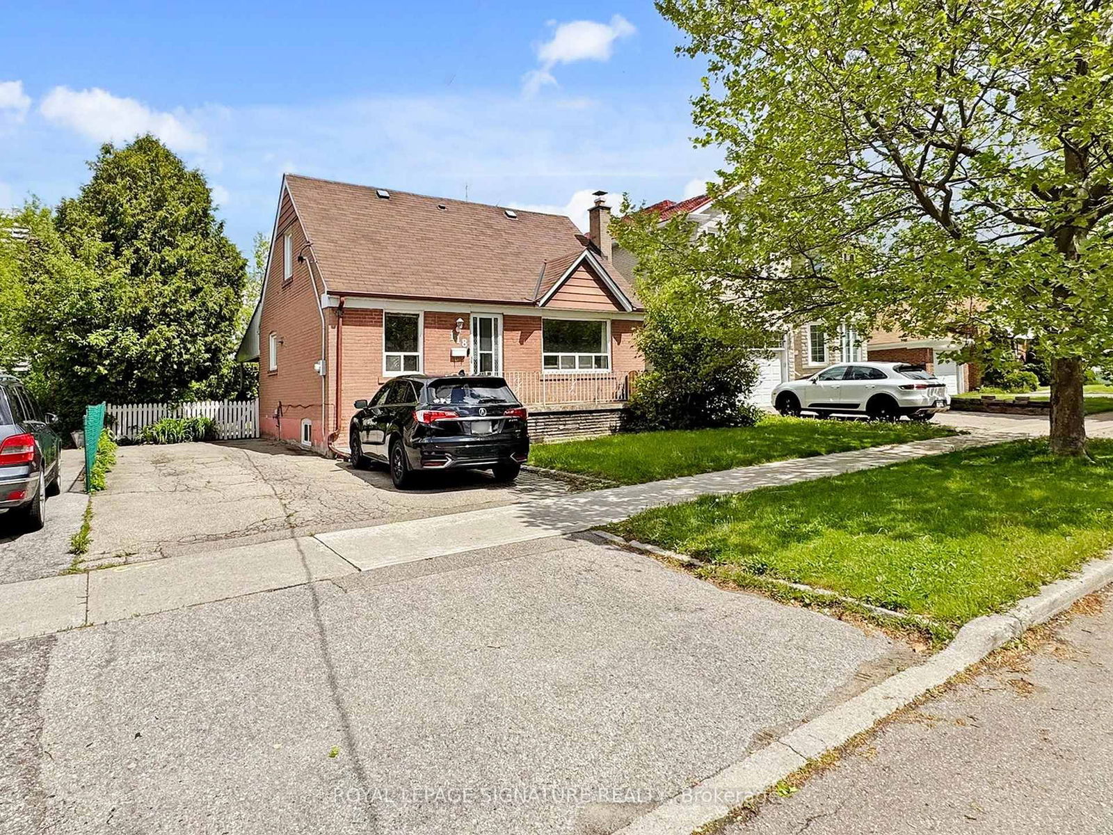 Detached House for sale at 118 Moore Park Avenue, Toronto, Newtonbrook West, M2M 1M9 - MLS: C12172837