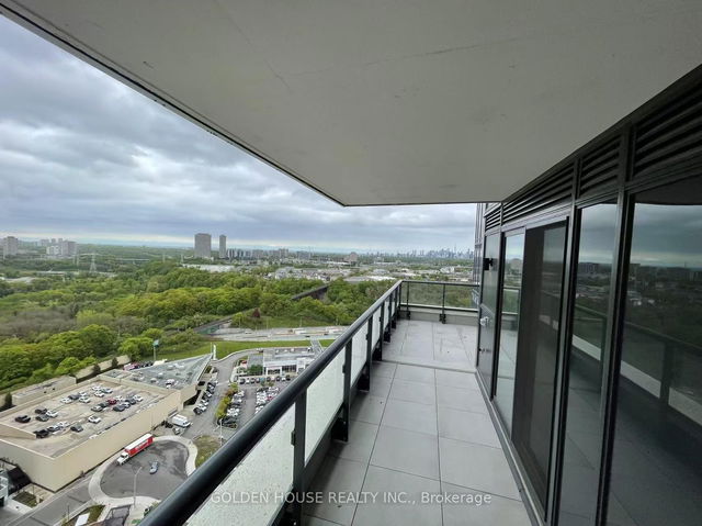 2207 - 10 Inn on the Park Drive