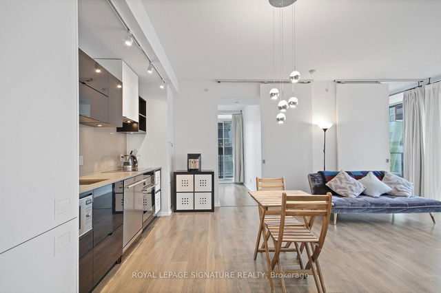 808 - 125 Peter Street