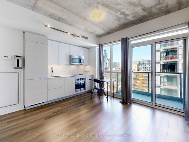 1012 - 210 Simcoe Street