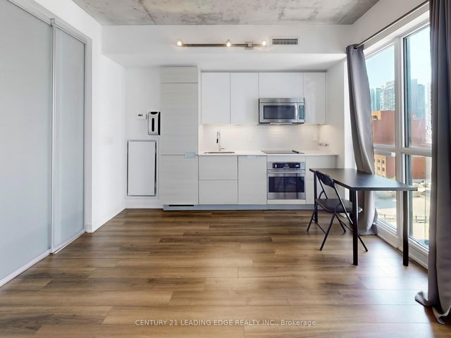 1012 - 210 Simcoe Street