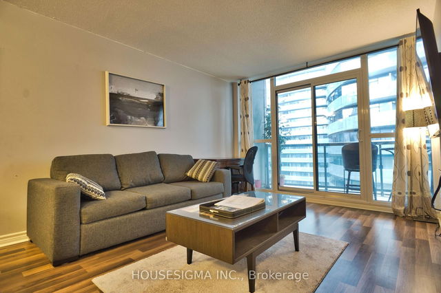 1507 - 19 Grand Trunk Crescent