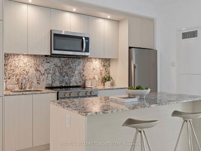 Unit 221 — 30 Inn On The Park Dr, Toronto - Banbury-Don Mills