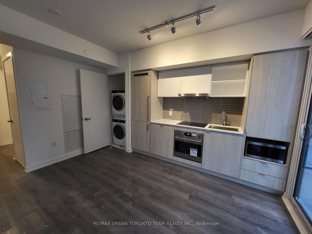 2710 - 138 Downes Street