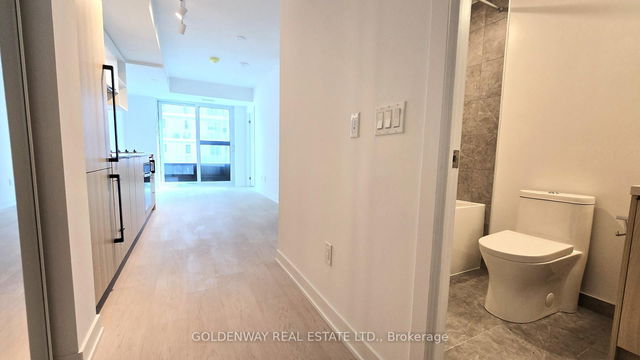 1210 - 252 Church Street