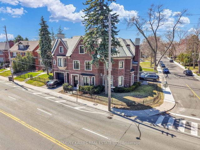 1256 Avenue Road