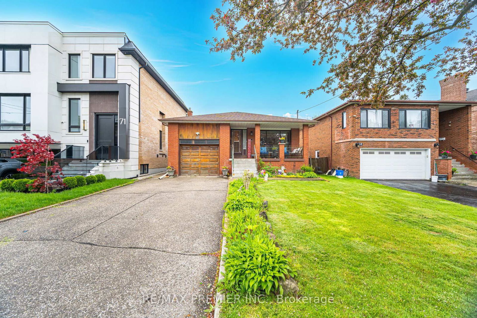 Detached House for sale at 69 Abitibi Avenue, Toronto, Newtonbrook East, M2M 2V3 - MLS: C12173695