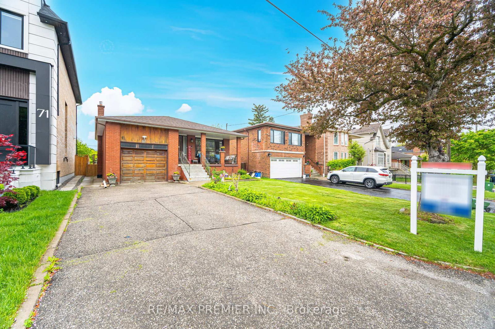 Detached House for sale at 69 Abitibi Avenue, Toronto, Newtonbrook East, M2M 2V3 - MLS: C12173695