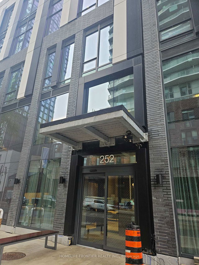 4507 - 252 Church Street