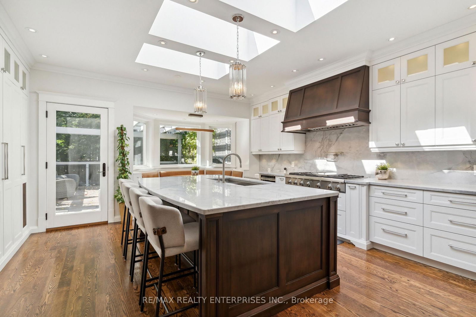 Detached House for sale at 70 Oriole Road, Toronto, Yonge-St. Clair, M4V 2G1 - MLS: C12173834