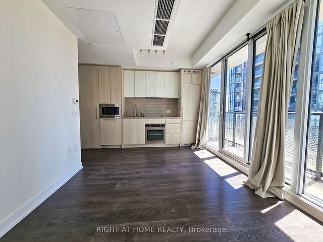 3907 - 115 Blue Jays Way