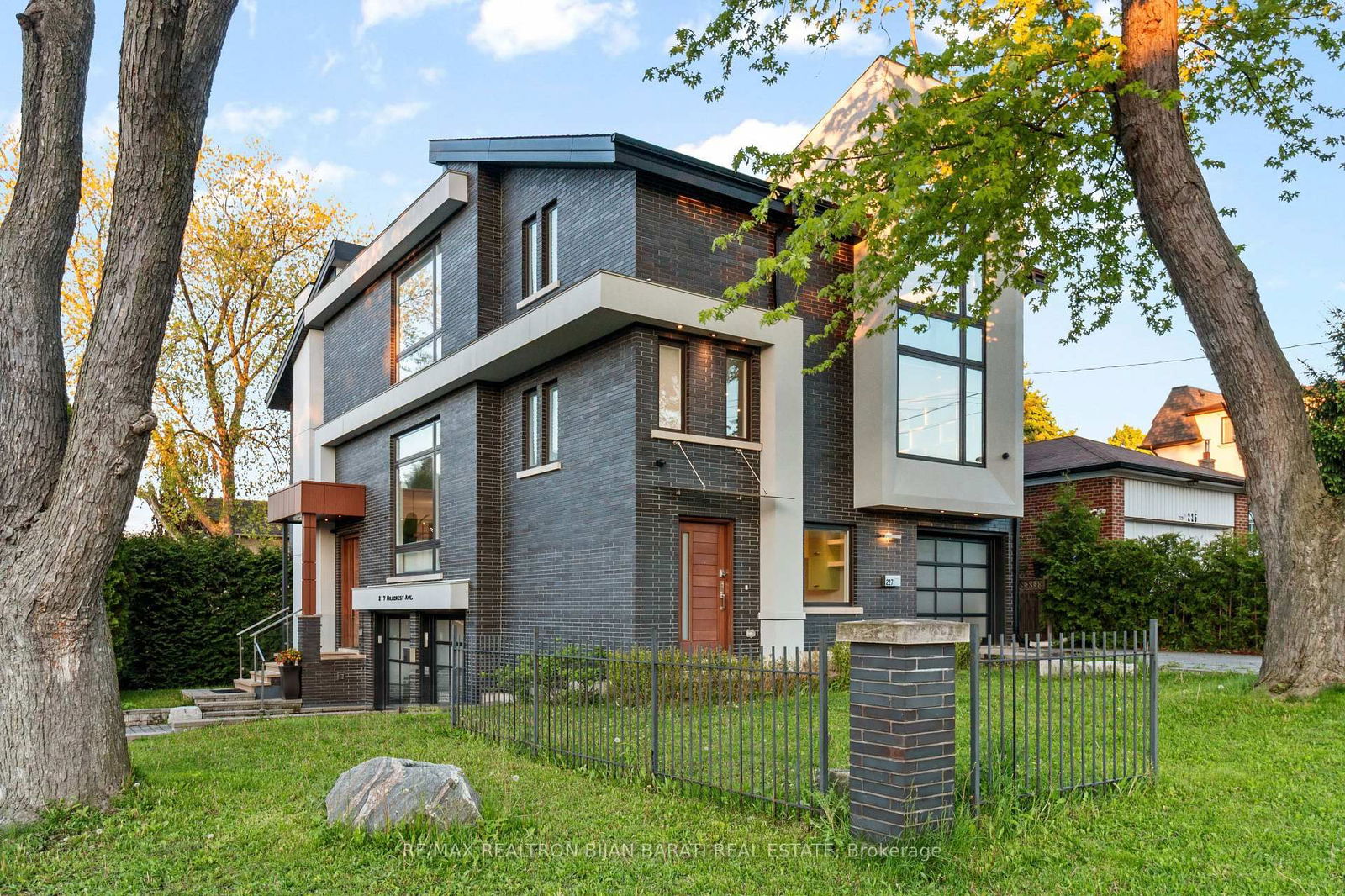 Detached House for sale at 217 Hillcrest Avenue, Toronto, Willowdale East, M2N 3P3 - MLS: C12174049
