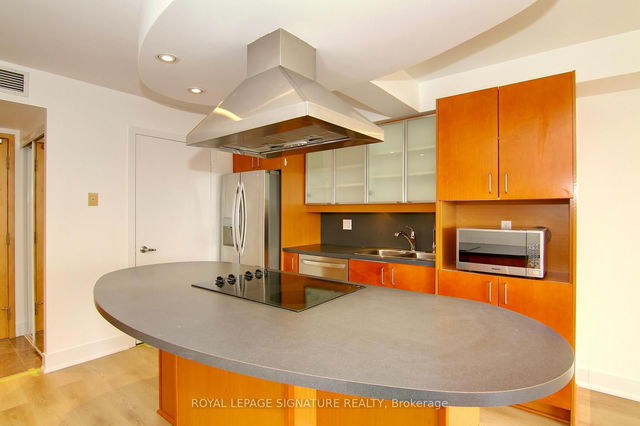 606 - 550 Queens Quay