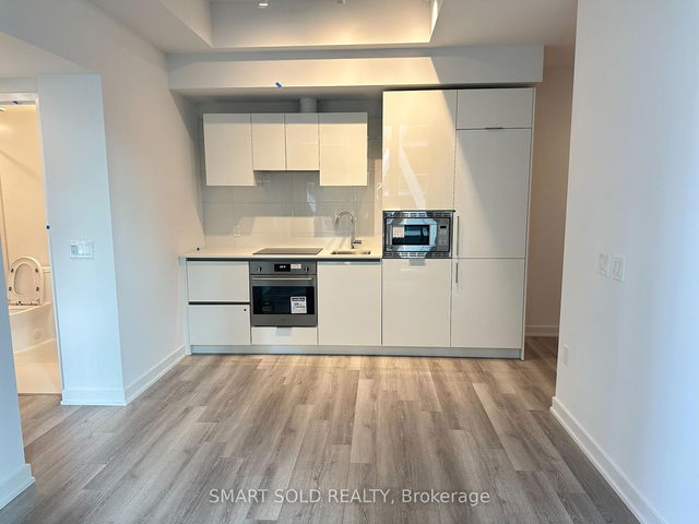 2106 - 238 Simcoe Street