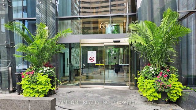 1401 - 65 St Mary Street