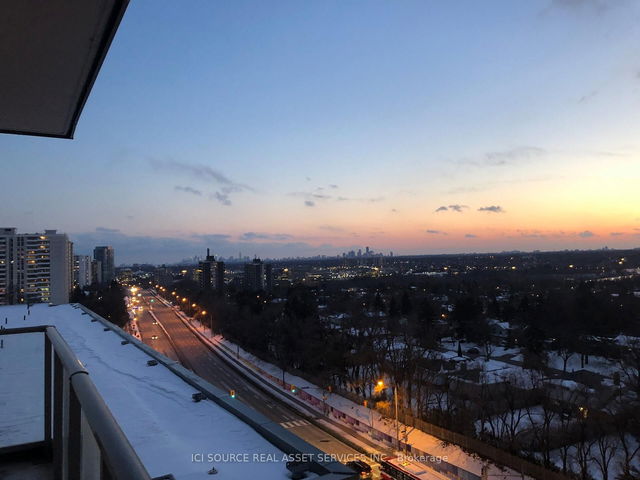 810 - 52 Forest Manor Road