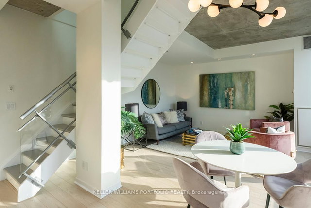 PH 806 - 301 Markham Street