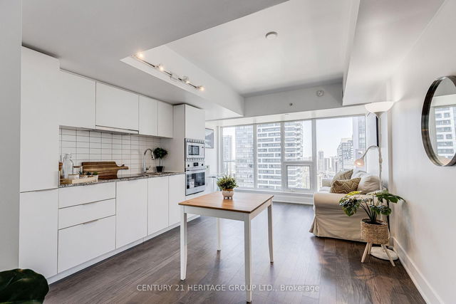2915 - 955 BAY Street