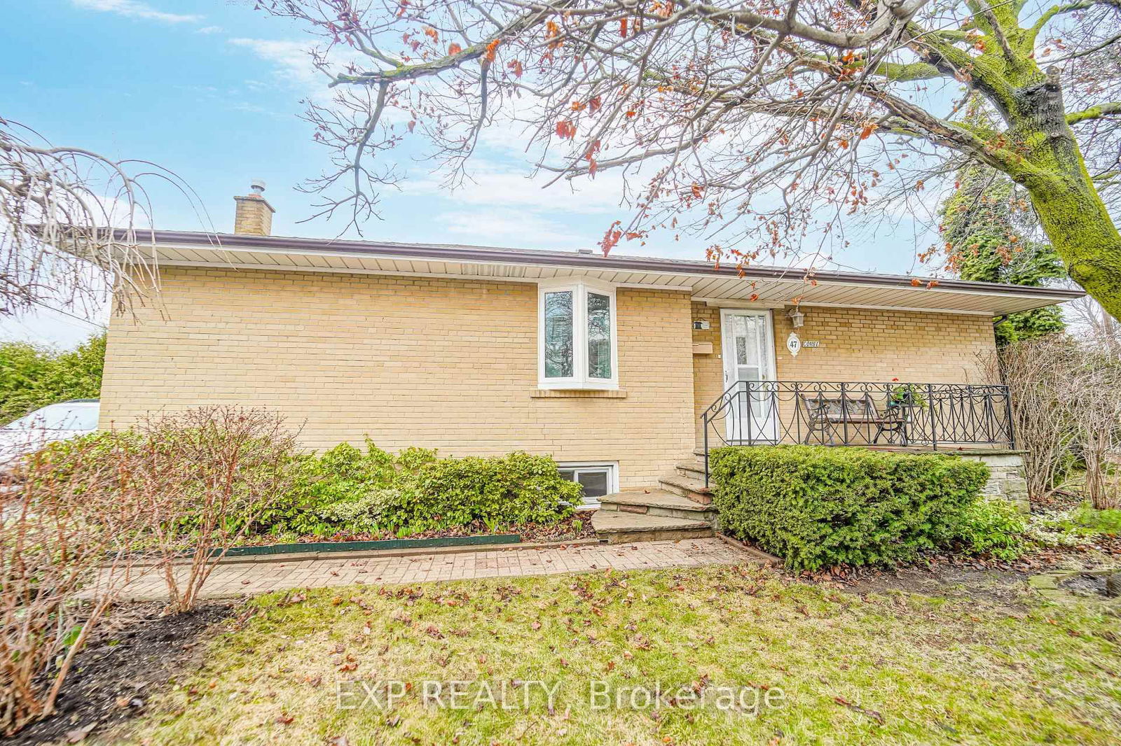 Detached House for sale at 47 Combe Avenue, Toronto, Bathurst Manor, M3H 4J5 - MLS: C12175622