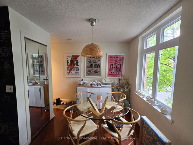 Th16 - 98 Redpath Avenue