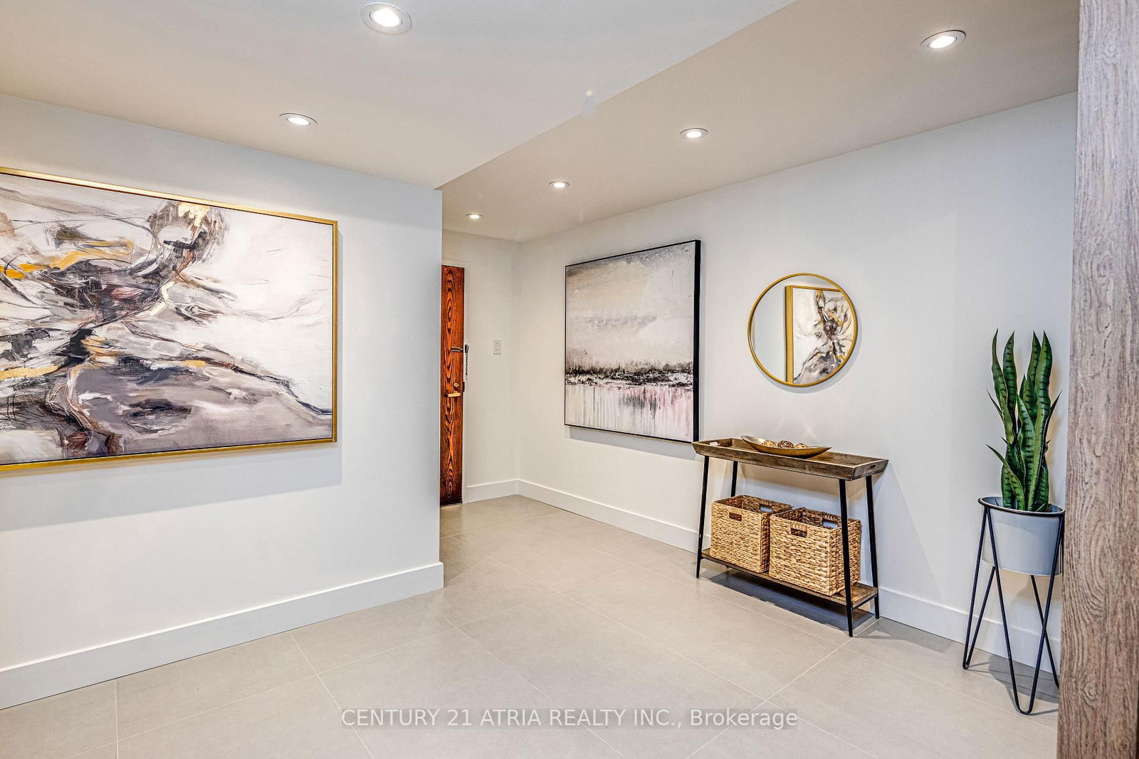 Condo for sale at 1401-65 Harbour Square, Toronto, Waterfront Communities C1, M5J 2L4 - MLS: C12176192