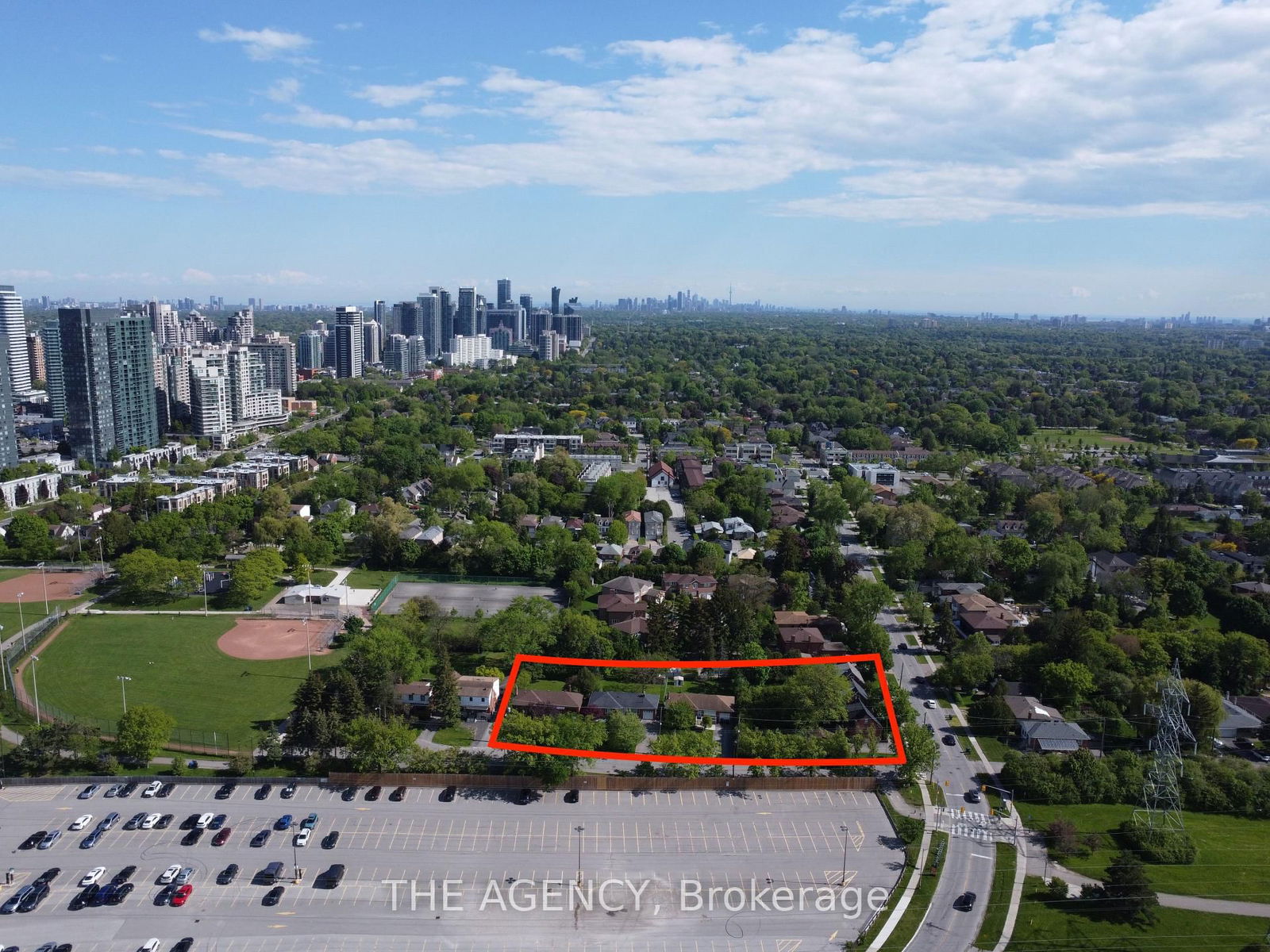 Detached House for sale at 135 Blake Avenue, Toronto, Newtonbrook West, M2M 1B4 - MLS: C12176470