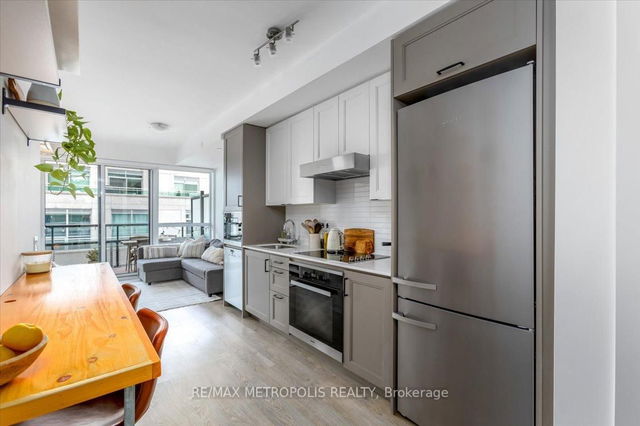 808 - 11 Lillian Street